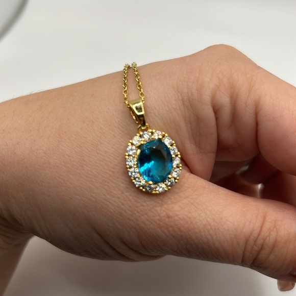 Swarovski Crystal Gold Necklace 16 Inch NWOT - Picture 5 of 8